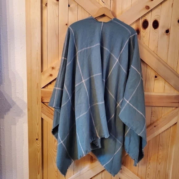 ð
ºnew Green Tan Shall wrap with fringe one size fits all Smoke free home - Picture 7 of 7